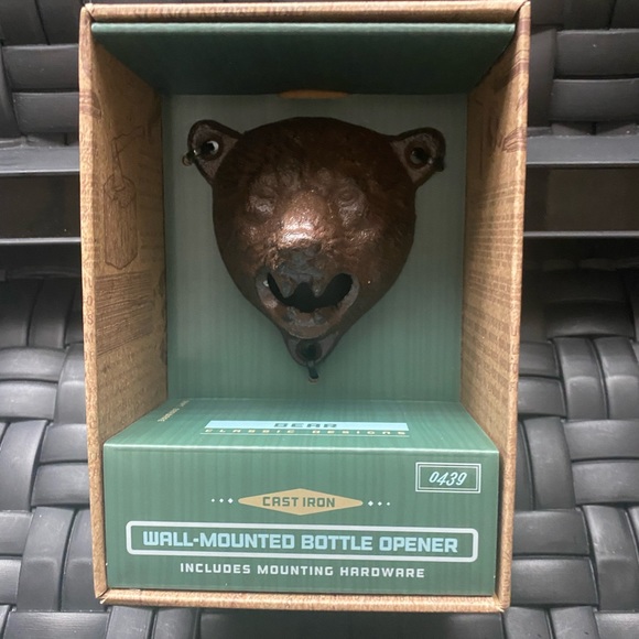 Kraftsman Mounted Wall Trophy Bear Head Cast Iron Bottle Opener w/hardware NEW - Picture 1 of 4